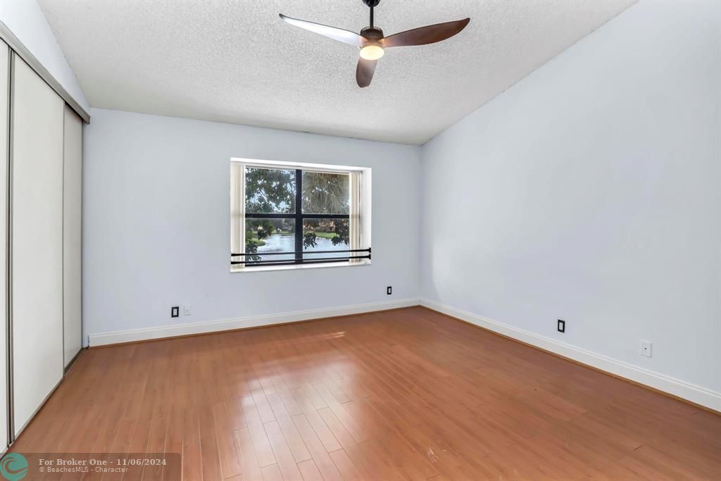 For Sale: $325,000 (2 beds, 2 baths, 1213 Square Feet)