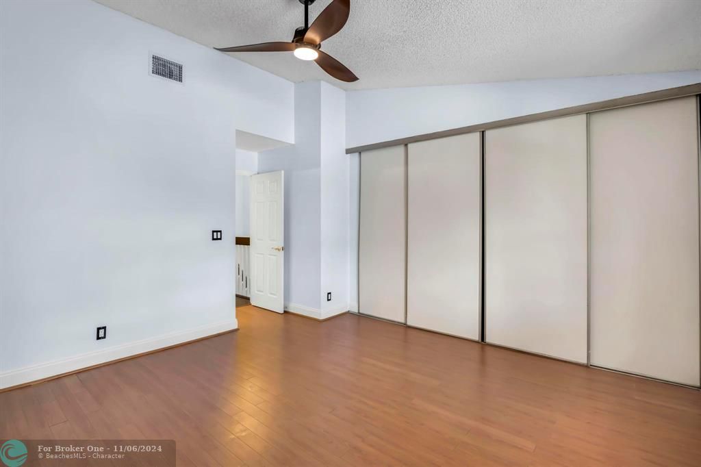 For Sale: $325,000 (2 beds, 2 baths, 1213 Square Feet)