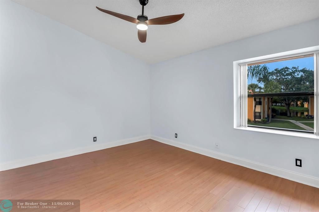 For Sale: $325,000 (2 beds, 2 baths, 1213 Square Feet)