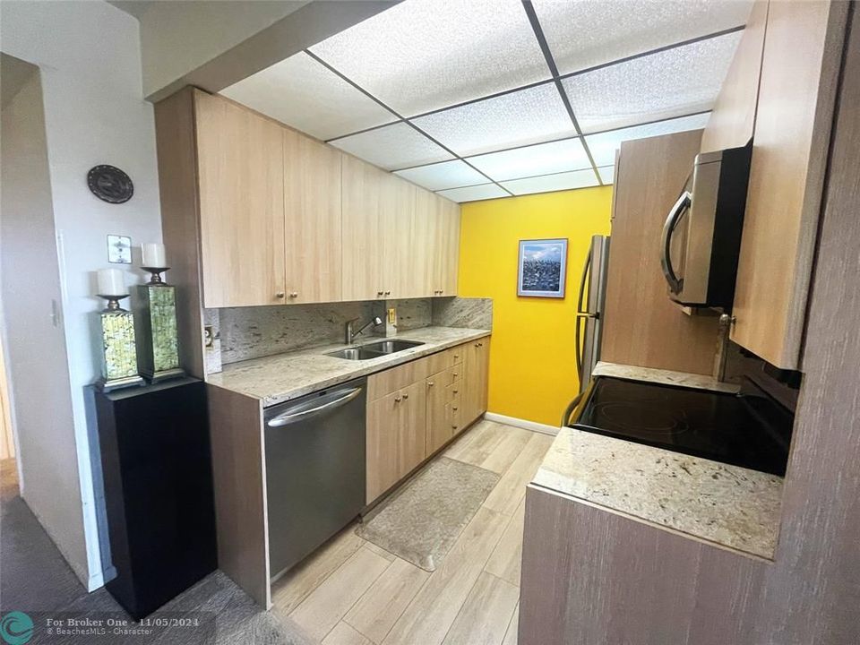 For Sale: $110,000 (1 beds, 1 baths, 690 Square Feet)