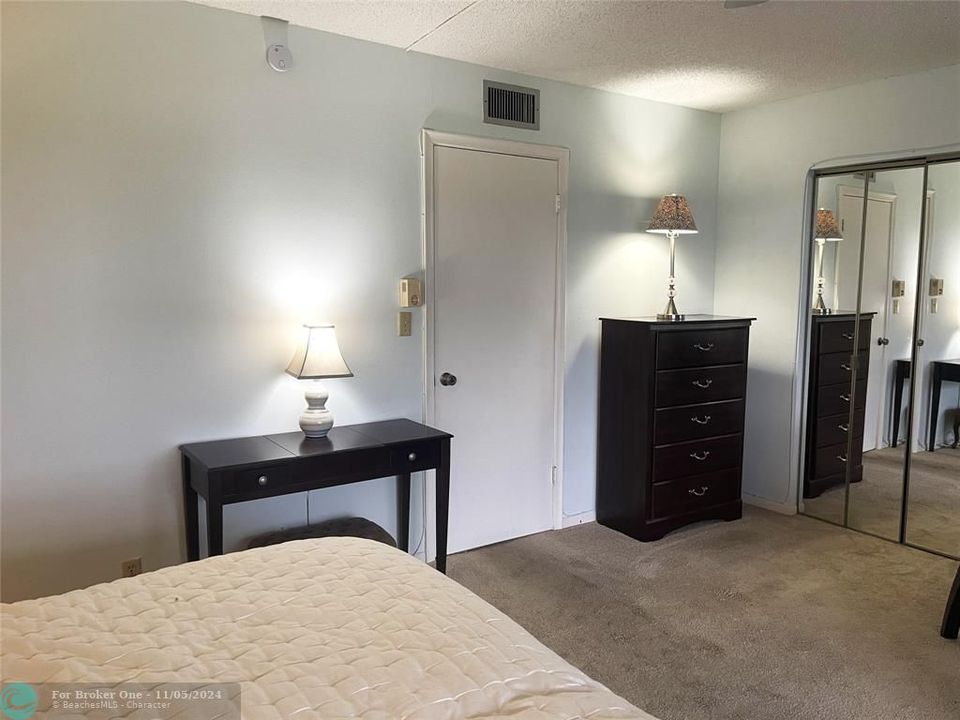 For Sale: $110,000 (1 beds, 1 baths, 690 Square Feet)