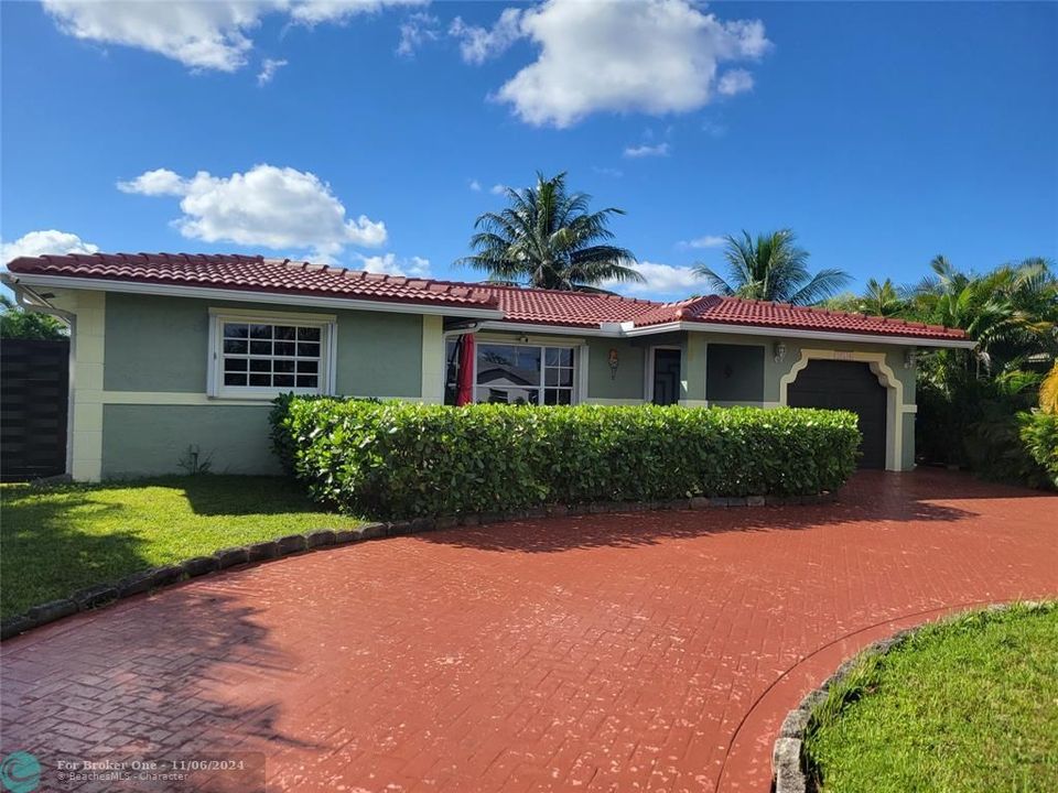 For Sale: $639,000 (3 beds, 2 baths, 1587 Square Feet)