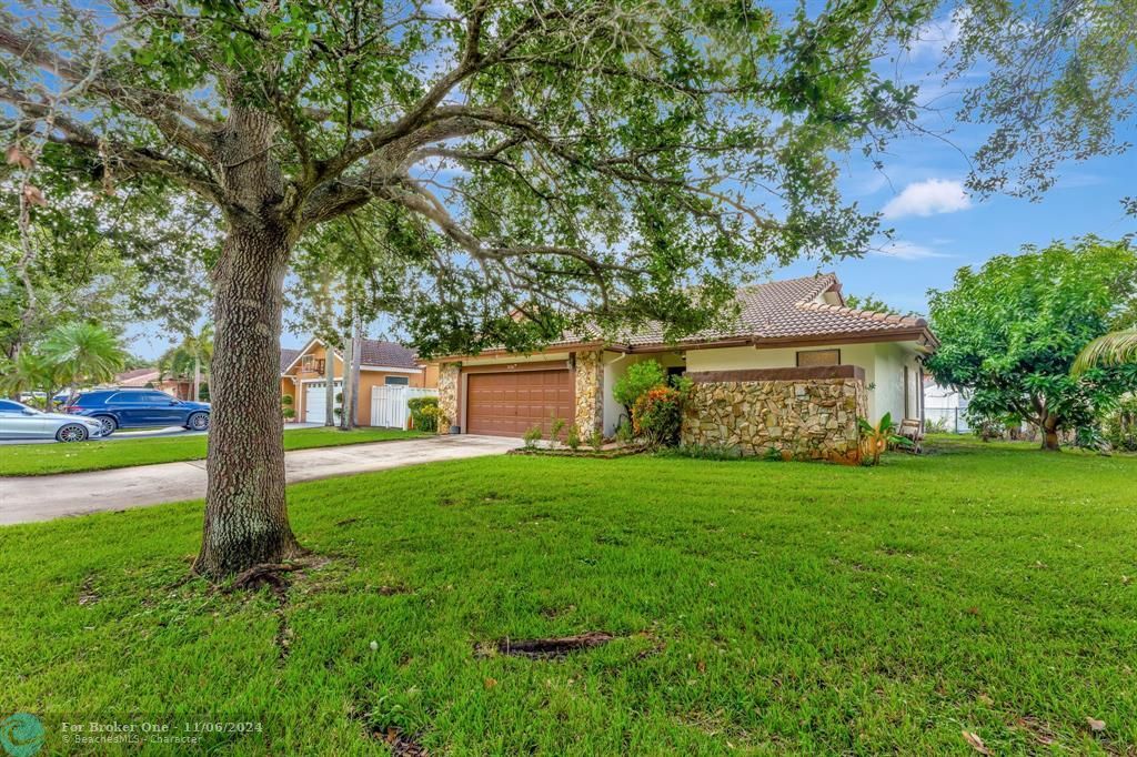 For Sale: $569,000 (3 beds, 2 baths, 1570 Square Feet)