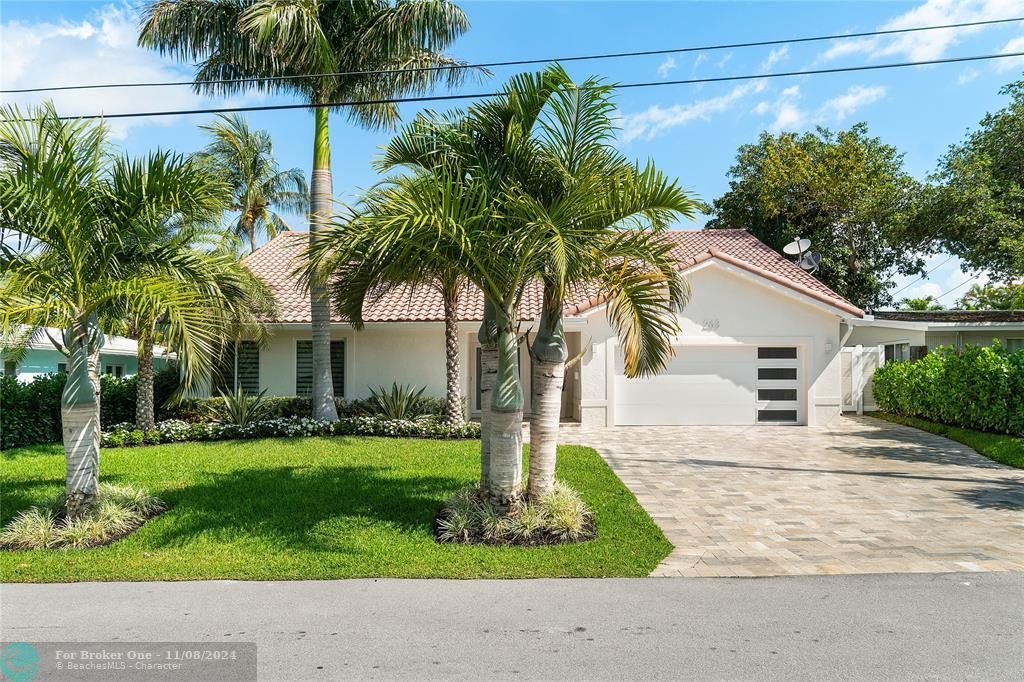 For Sale: $2,200,000 (3 beds, 2 baths, 2585 Square Feet)