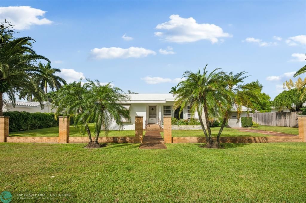 Active With Contract: $1,500,000 (2 beds, 2 baths, 1606 Square Feet)