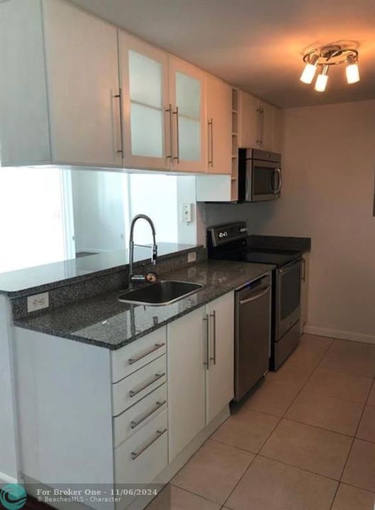 For Sale: $477,000 (2 beds, 2 baths, 1057 Square Feet)