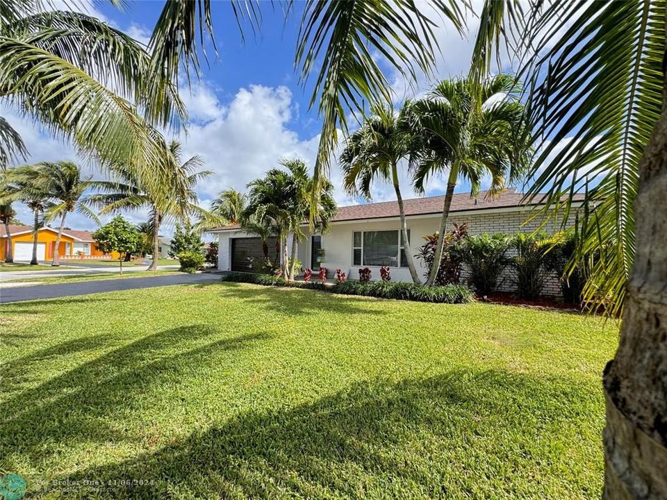 For Sale: $599,000 (3 beds, 2 baths, 1906 Square Feet)