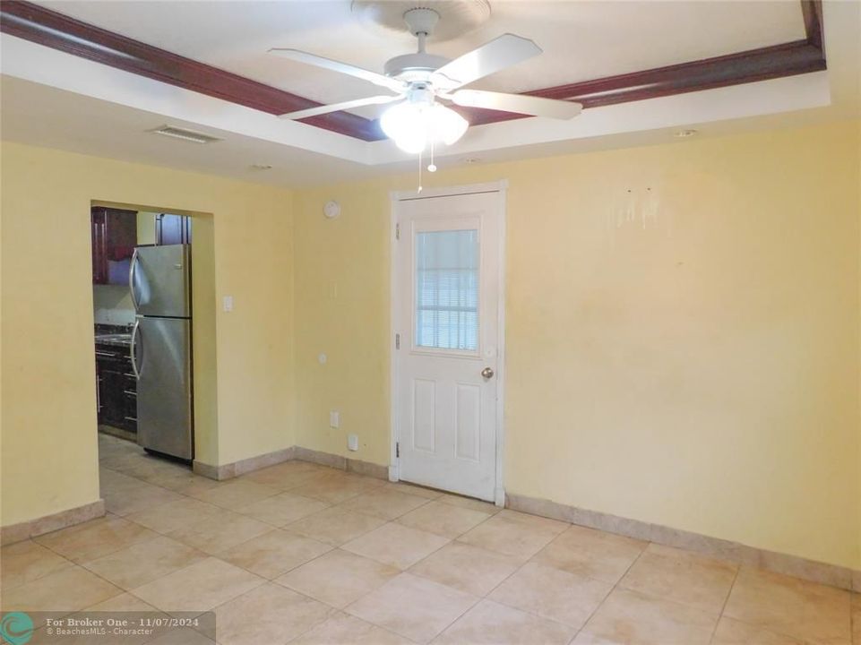 For Sale: $339,900 (2 beds, 1 baths, 948 Square Feet)