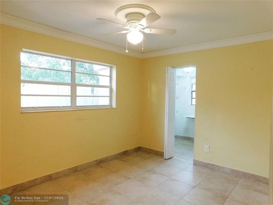 For Sale: $339,900 (2 beds, 1 baths, 948 Square Feet)