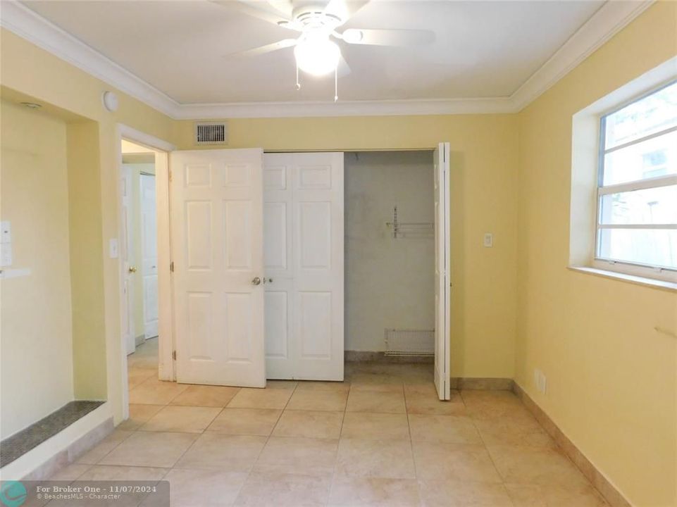 For Sale: $339,900 (2 beds, 1 baths, 948 Square Feet)