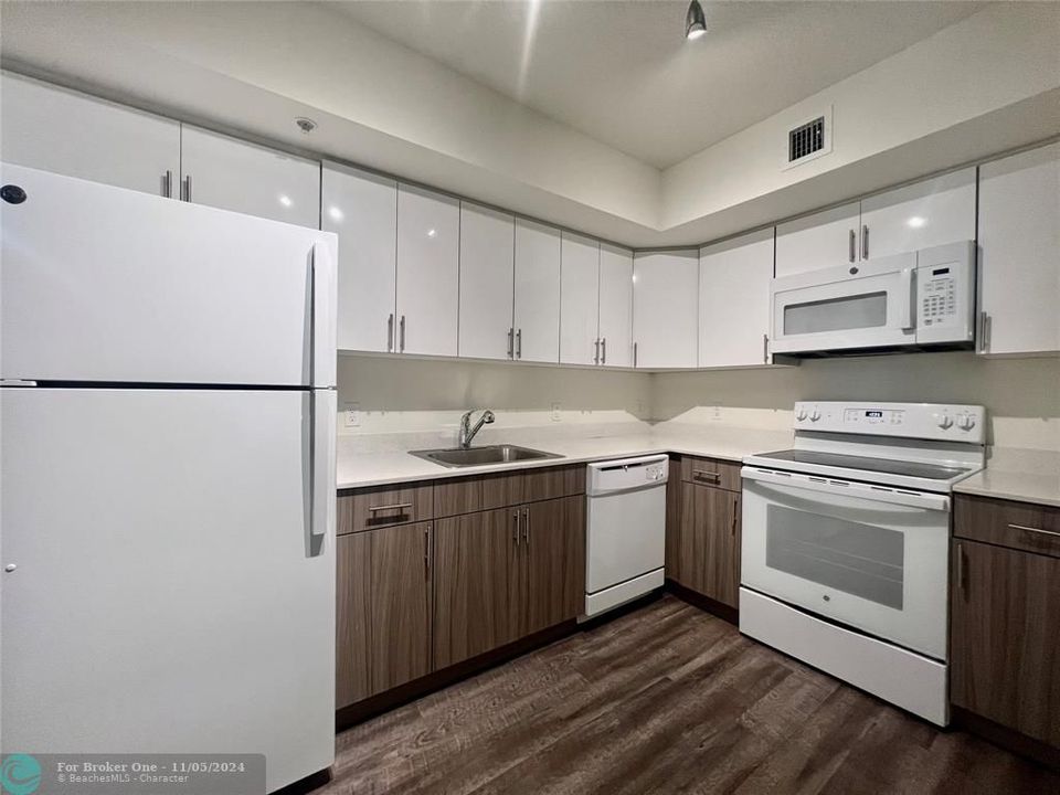 For Rent: $2,554 (2 beds, 2 baths, 1103 Square Feet)