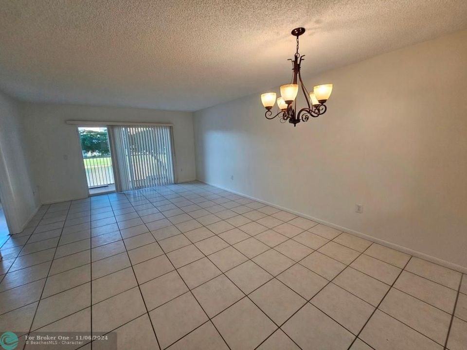 For Sale: $239,900 (2 beds, 2 baths, 1298 Square Feet)