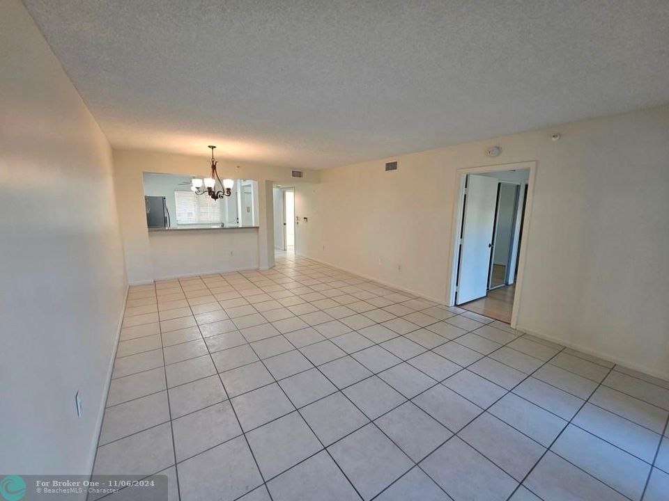 For Sale: $239,900 (2 beds, 2 baths, 1298 Square Feet)