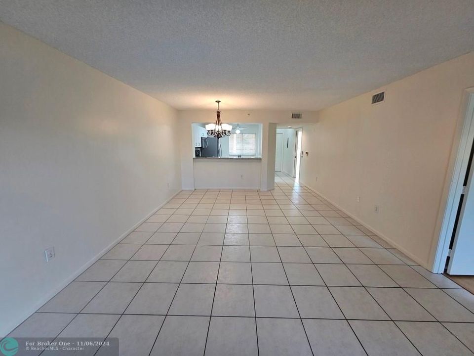 For Sale: $239,900 (2 beds, 2 baths, 1298 Square Feet)