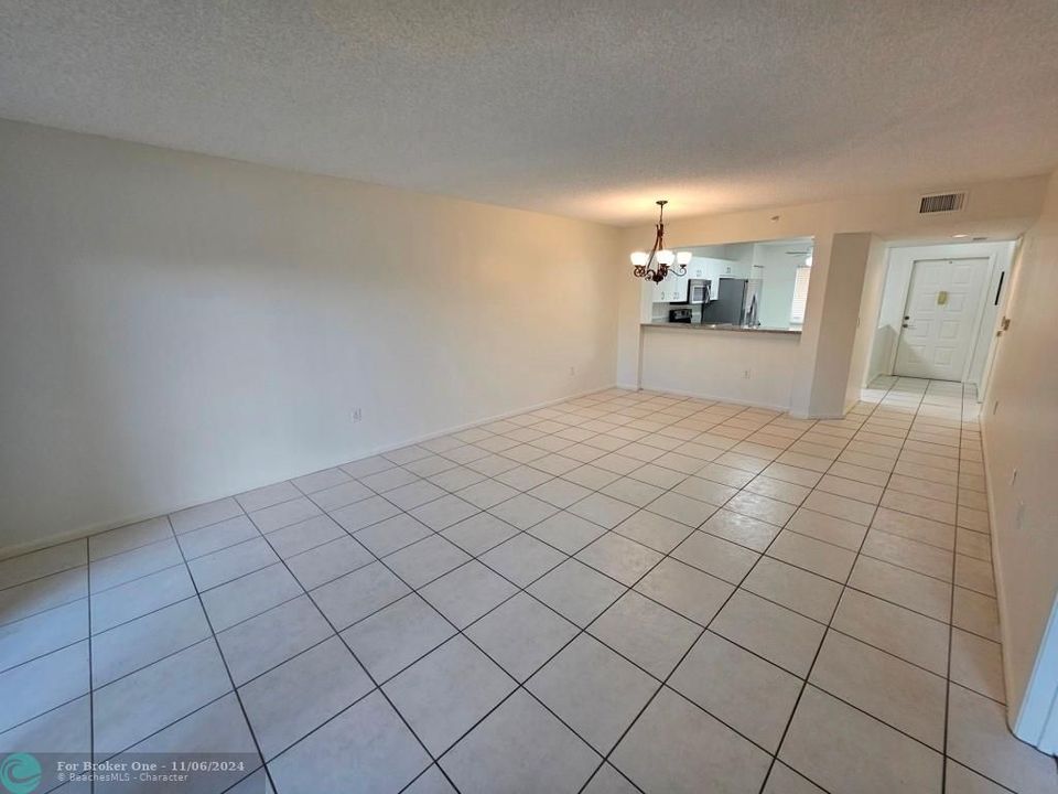 For Sale: $239,900 (2 beds, 2 baths, 1298 Square Feet)