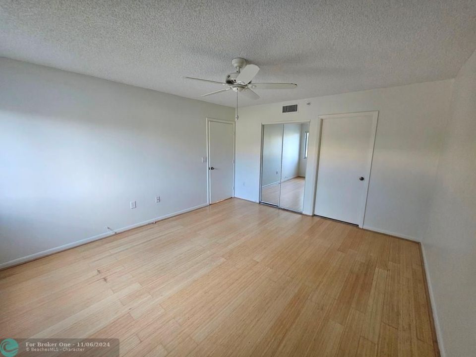 For Sale: $239,900 (2 beds, 2 baths, 1298 Square Feet)