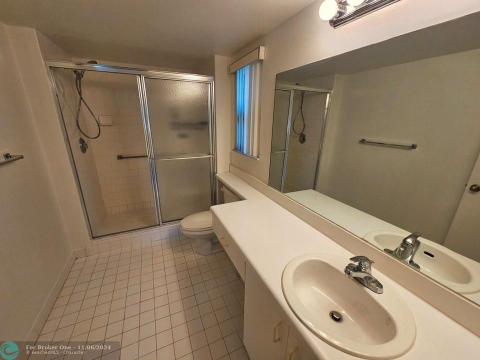 For Sale: $239,900 (2 beds, 2 baths, 1298 Square Feet)