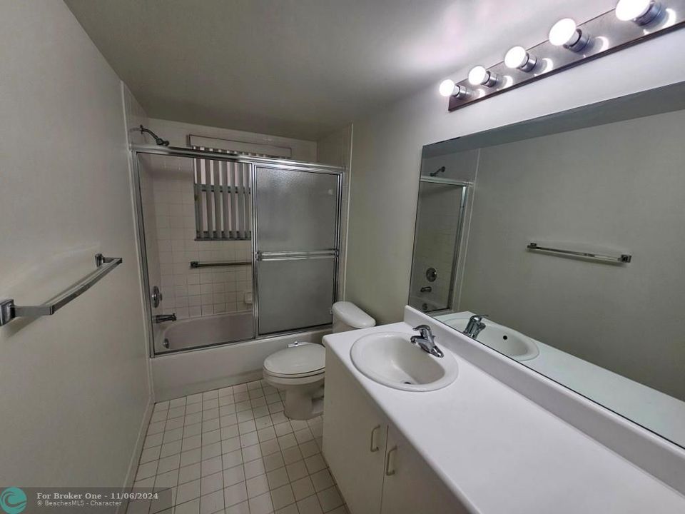 For Sale: $239,900 (2 beds, 2 baths, 1298 Square Feet)