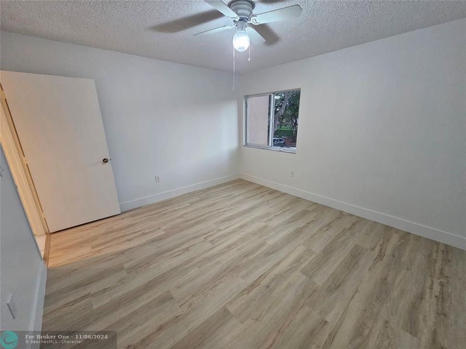 For Sale: $239,900 (2 beds, 2 baths, 1298 Square Feet)