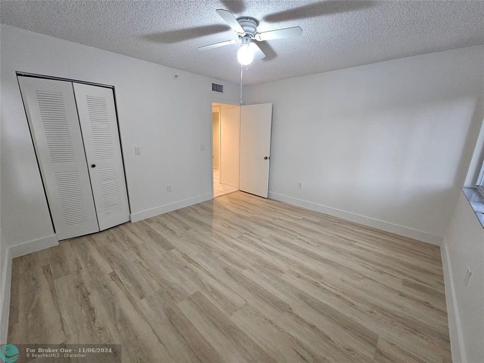 For Sale: $239,900 (2 beds, 2 baths, 1298 Square Feet)