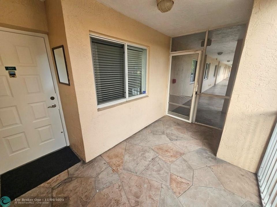 For Sale: $239,900 (2 beds, 2 baths, 1298 Square Feet)