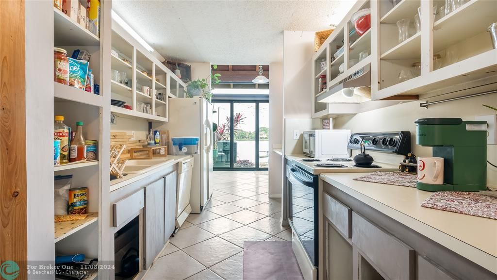 For Sale: $469,900 (3 beds, 2 baths, 1716 Square Feet)