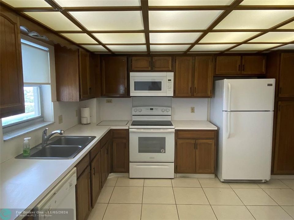 For Sale: $395,000 (1 beds, 1 baths, 1209 Square Feet)