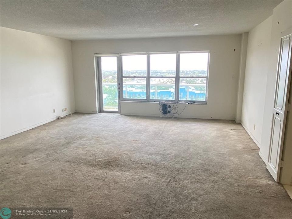 For Sale: $395,000 (1 beds, 1 baths, 1209 Square Feet)