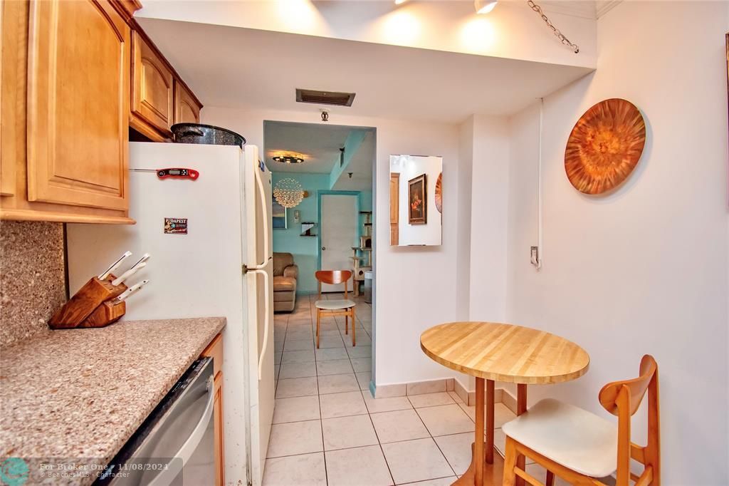 For Sale: $227,000 (2 beds, 2 baths, 1090 Square Feet)