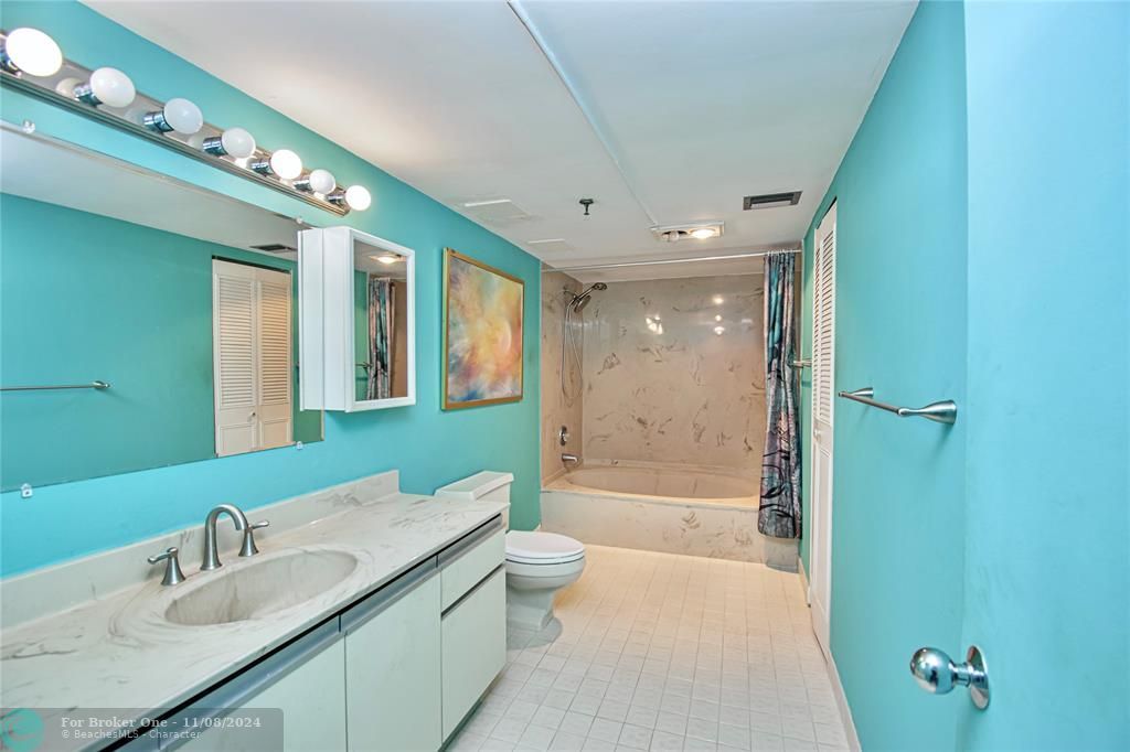 For Sale: $227,000 (2 beds, 2 baths, 1090 Square Feet)