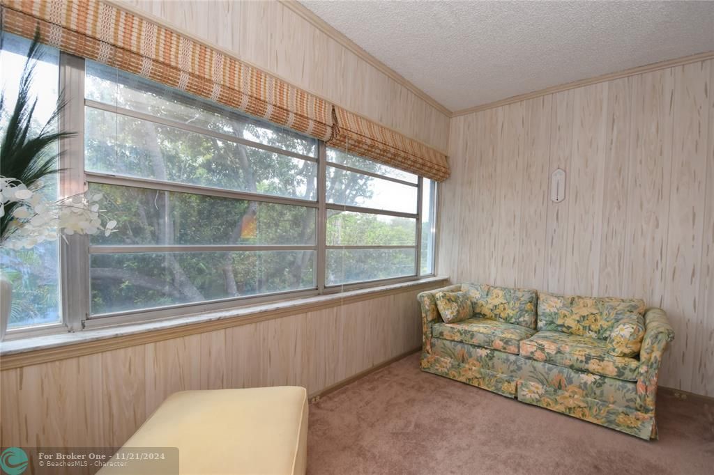 For Sale: $74,900 (1 beds, 1 baths, 728 Square Feet)