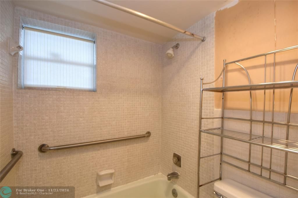 For Sale: $74,900 (1 beds, 1 baths, 728 Square Feet)