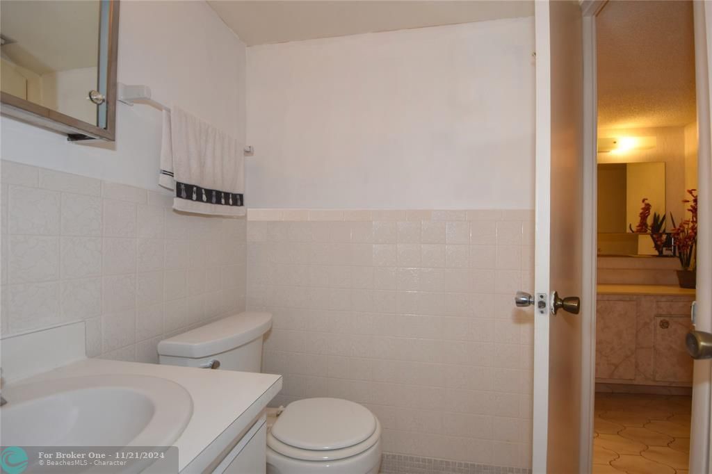 For Sale: $74,900 (1 beds, 1 baths, 728 Square Feet)