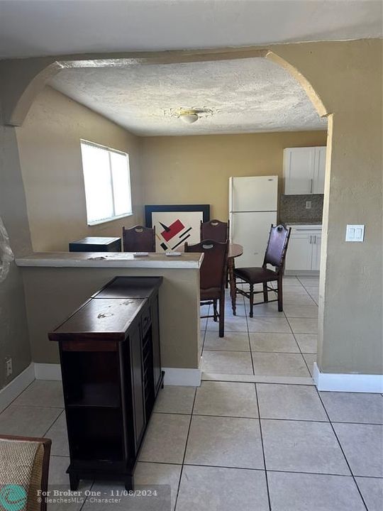 For Rent: $2,400 (2 beds, 1 baths, 5016 Square Feet)