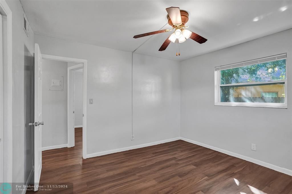 For Sale: $2,500 (2 beds, 1 baths, 1726 Square Feet)