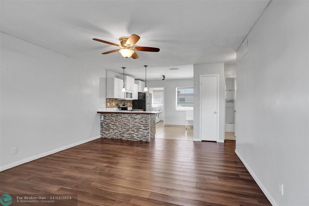 For Sale: $2,500 (2 beds, 1 baths, 1726 Square Feet)