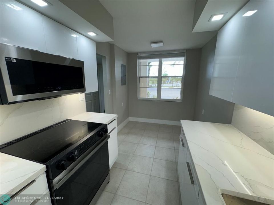 For Rent: $2,050 (2 beds, 2 baths, 1060 Square Feet)