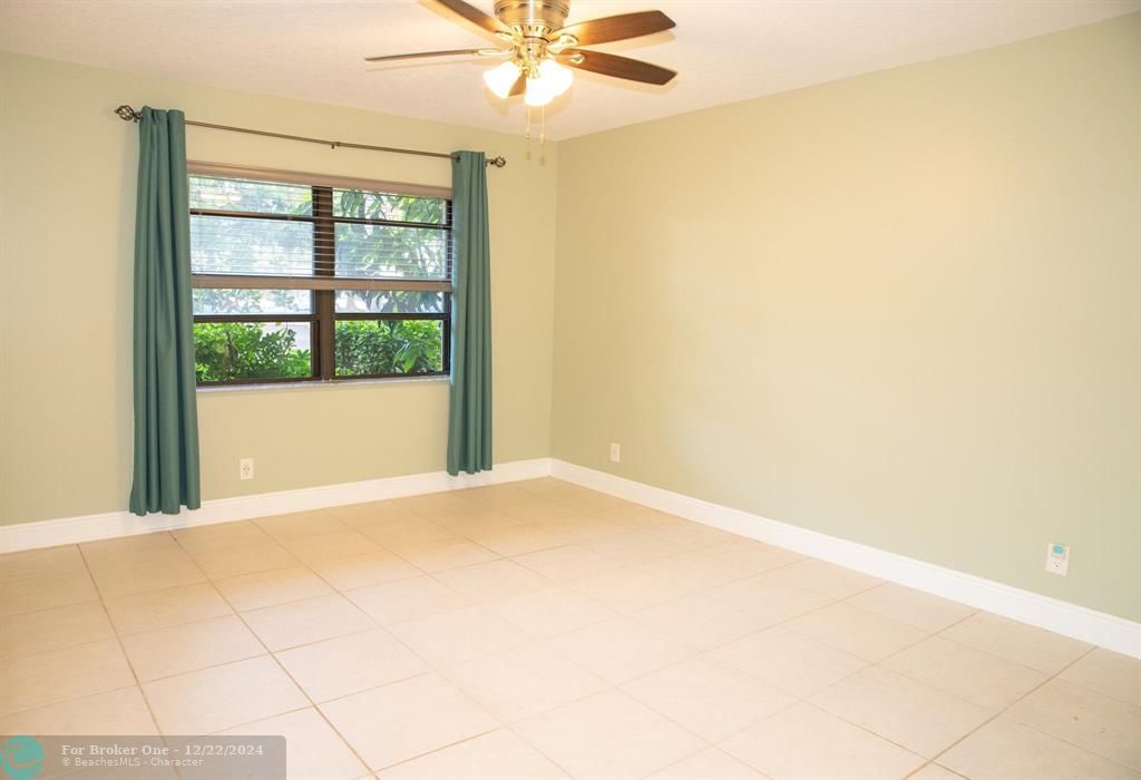 For Sale: $350,000 (2 beds, 2 baths, 1158 Square Feet)