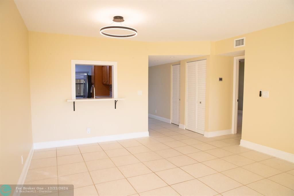 For Sale: $350,000 (2 beds, 2 baths, 1158 Square Feet)