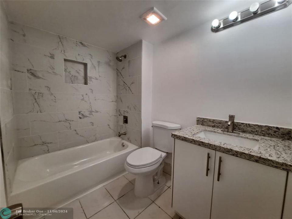 For Rent: $2,150 (2 beds, 2 baths, 949 Square Feet)