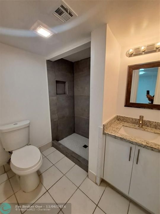 For Rent: $2,150 (2 beds, 2 baths, 949 Square Feet)