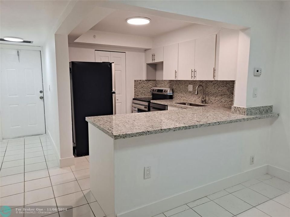 For Rent: $2,150 (2 beds, 2 baths, 949 Square Feet)