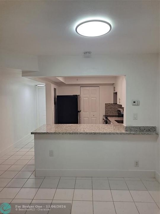 For Rent: $2,150 (2 beds, 2 baths, 949 Square Feet)