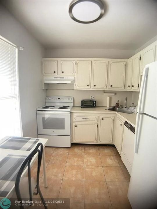 For Rent: $1,450 (1 beds, 1 baths, 660 Square Feet)