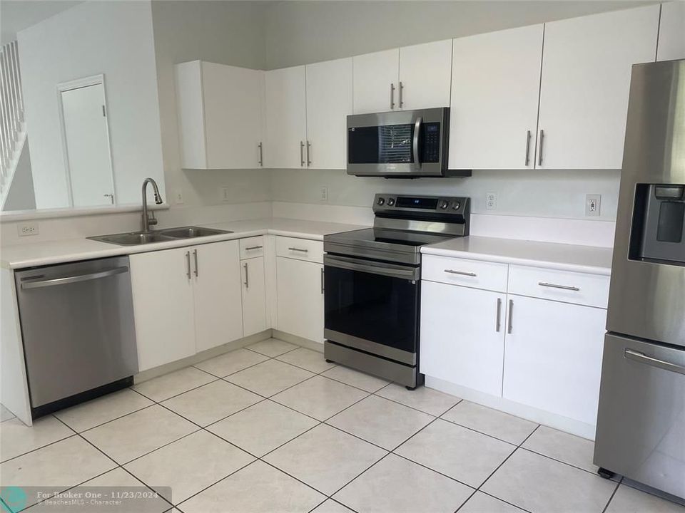 For Rent: $3,900 (4 beds, 2 baths, 1851 Square Feet)