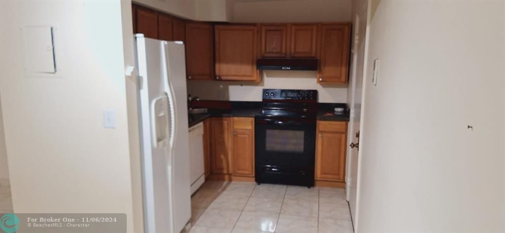 For Rent: $1,750 (1 beds, 1 baths, 833 Square Feet)