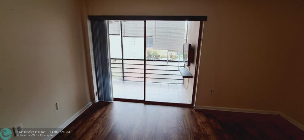 For Rent: $1,750 (1 beds, 1 baths, 833 Square Feet)