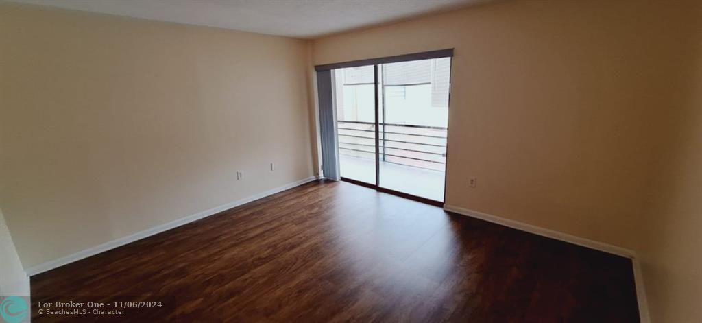 For Rent: $1,750 (1 beds, 1 baths, 833 Square Feet)