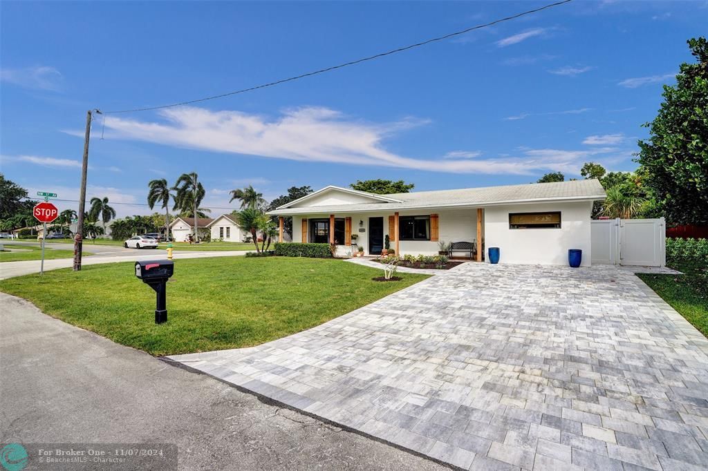 For Sale: $615,000 (3 beds, 2 baths, 1880 Square Feet)