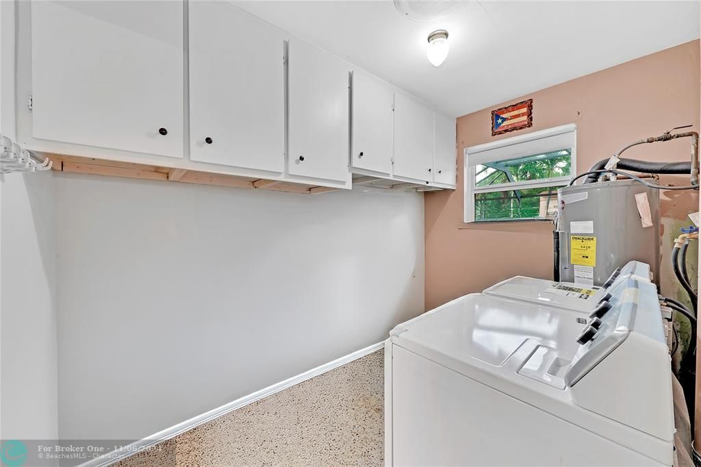 For Sale: $489,000 (3 beds, 2 baths, 1309 Square Feet)